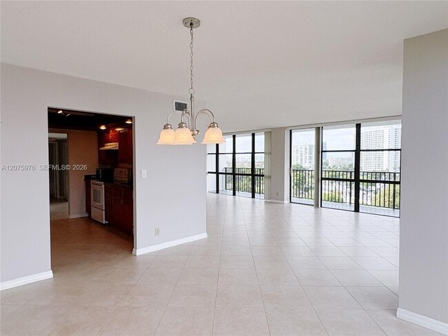 Building Photo - 800 Parkview Dr