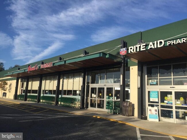 Building Photo - 26 S Monroe Rd