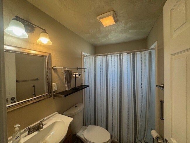 Building Photo - Mound House All Utilities Included Apartment