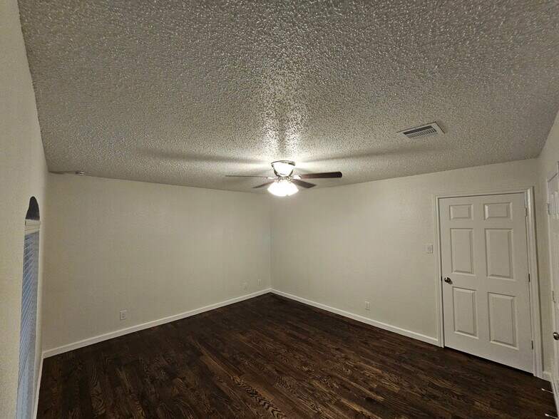 Building Photo - 224 Simmons Dr