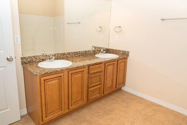 Building Photo - 1496 Bentley Cir