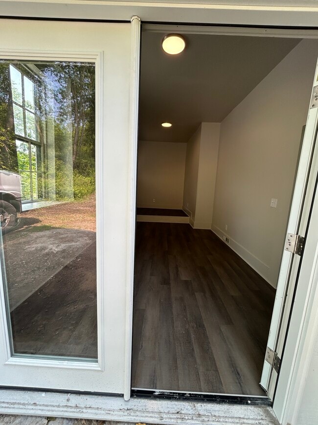Building Photo - 1521 Adamsville Rd