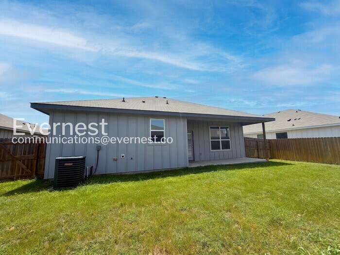 Building Photo - 866 Freedom Cir