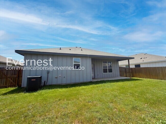 Building Photo - 3-Bed/2-Bath Home/Pet Friendly/Available Soon!
