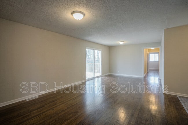 Building Photo - 7300 E 86th St
