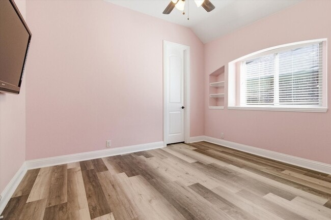 Building Photo - 2324 Lynbridge Dr