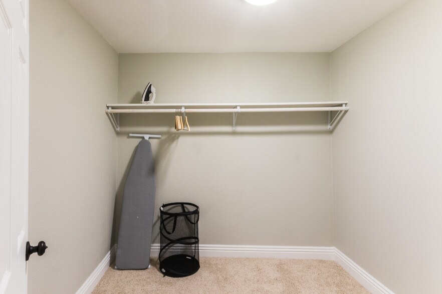 Building Photo - 5357 Virginia Ave