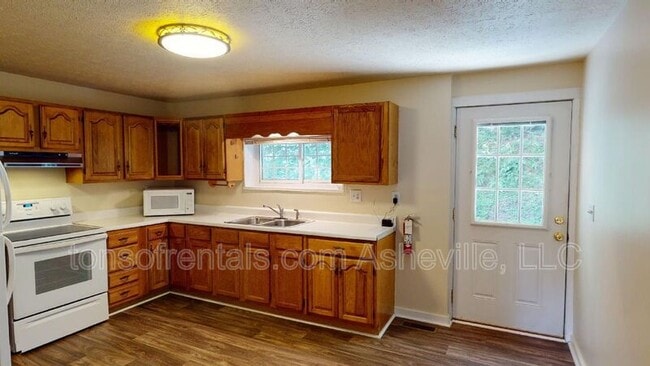 Building Photo - 420 Old Buckeye Cove Rd
