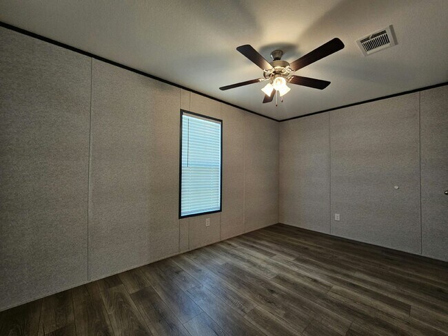 Building Photo - 507 Suwanee Dr