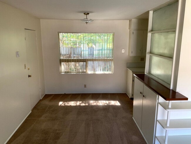 Building Photo - 2 Bedroom Near Harlow