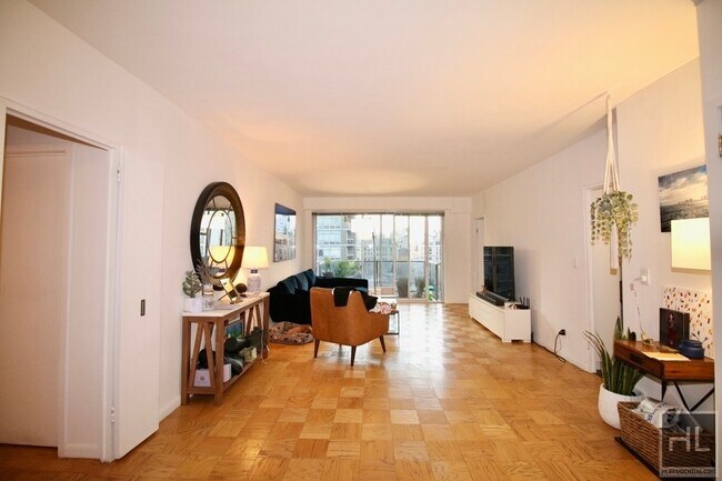 Building Photo - East 64th Street