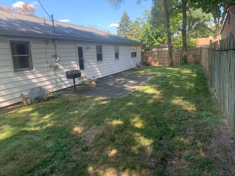 Building Photo - 201 W Navajo St