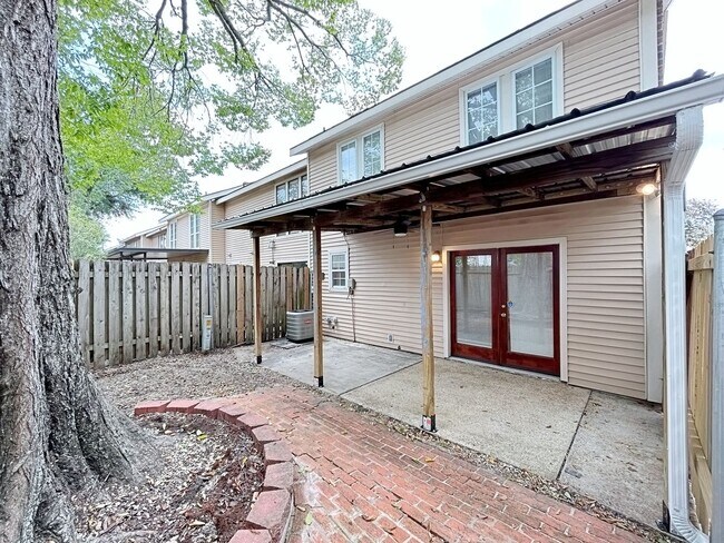 Building Photo - Prime 3 Bed, 2.5 Bath with Fireplace & Fenced Patio!