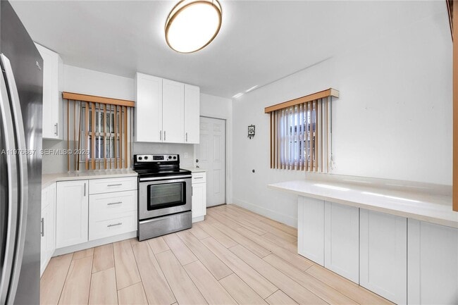 Building Photo - 150 SW 58th Ave