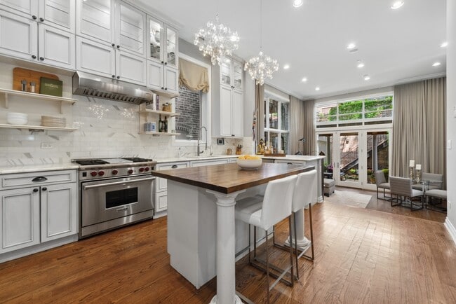 Building Photo - 1925 N Bissell St