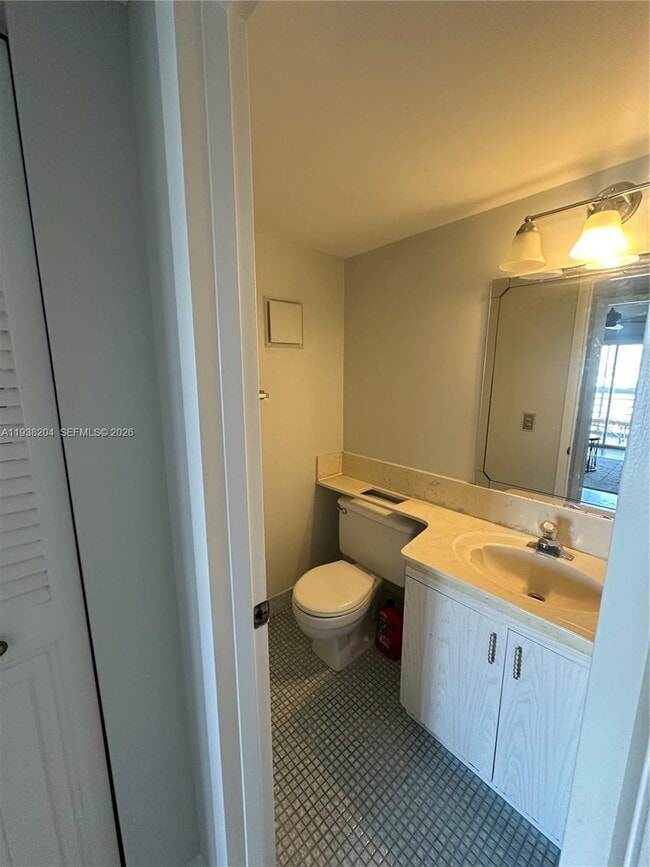 Building Photo - 3043 Exeter