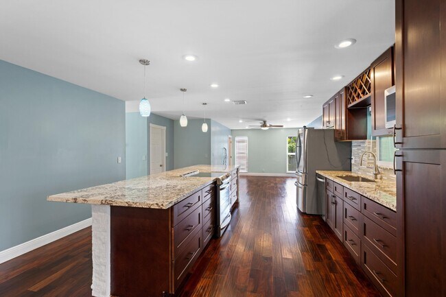 Building Photo - 2996 Cardinal Dr