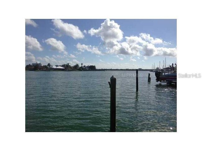 Building Photo - 692 Bayway Blvd