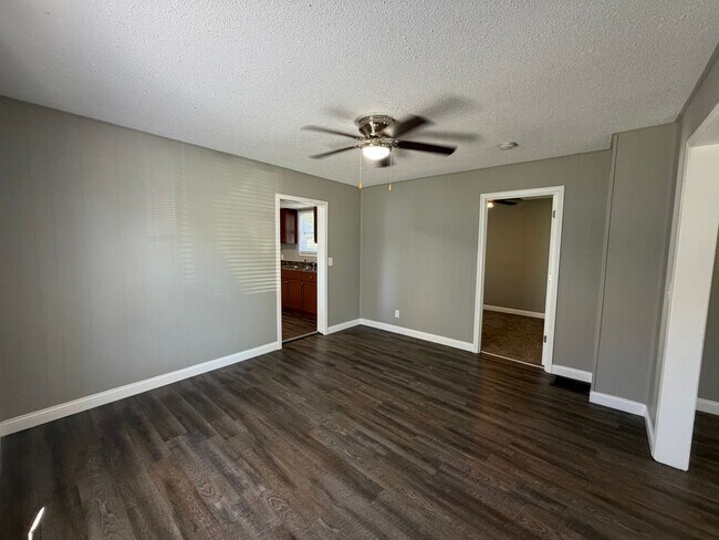 Building Photo - Charming Remodeled 2-Bedroom Home