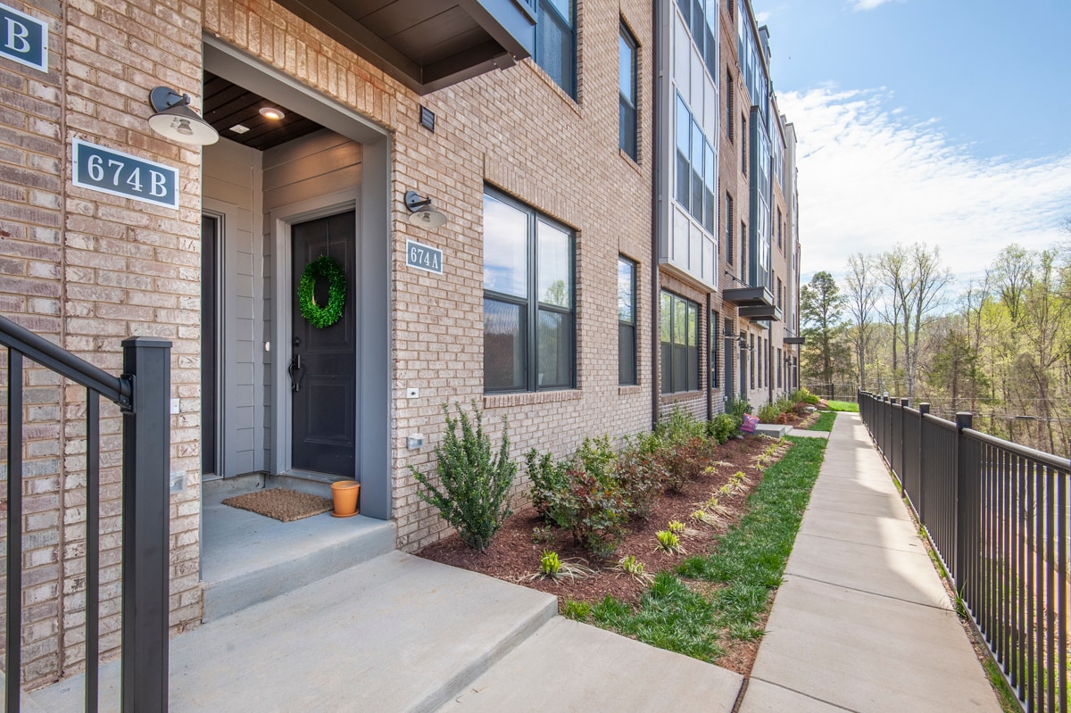 Building Photo - 674 Noush Ct