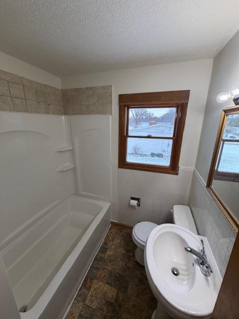 Building Photo - 10 Fruitland Dr