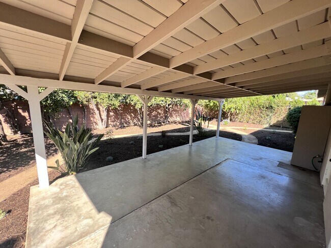 Building Photo - Canoga Park 4-Bedroom Home for Rent!