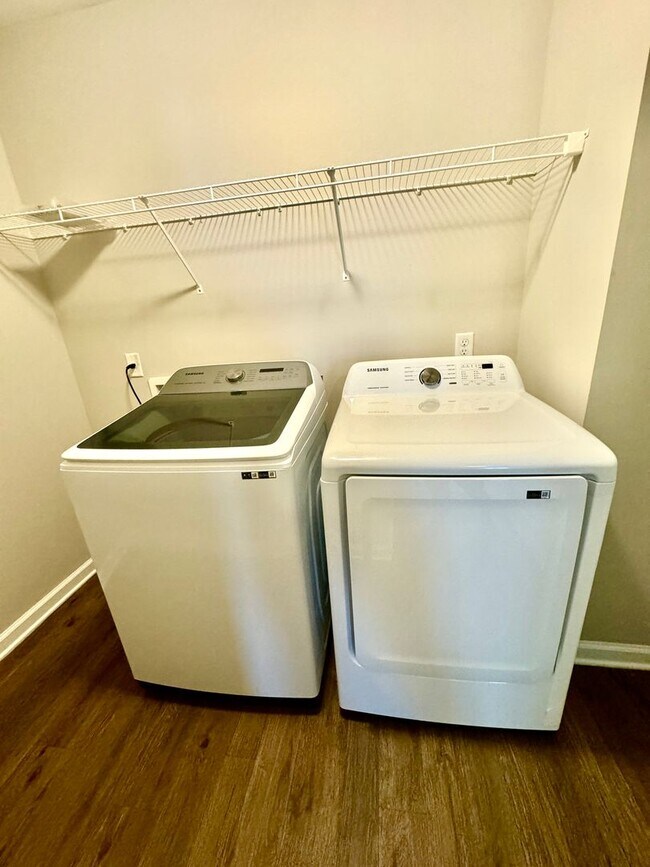 Building Photo - 3 Bed 2 Bath Townhome Located in Cokers Commons in Goose Creek!