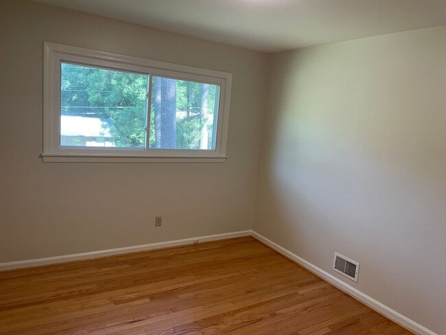 Building Photo - West Homewood: 5 Bedroom 3 Bath House with...