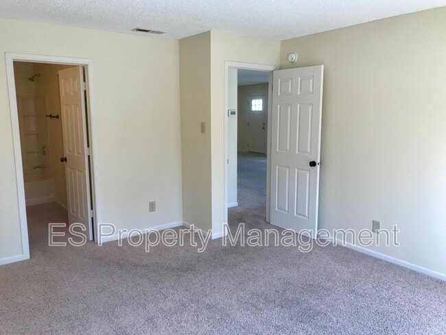 Building Photo - 10264 Cumberland Pointe Blvd