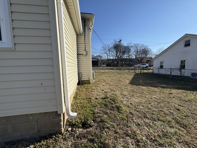 Building Photo - 122 N Vine St