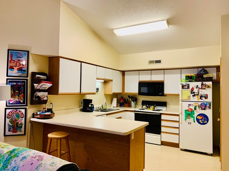 Building Photo - 2270 Holiday Rd # 511