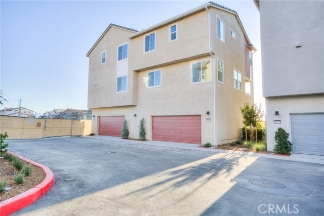 Building Photo - 5999 Huntington Dr