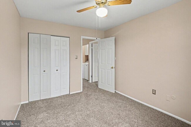 Building Photo - 1280 Fox Run