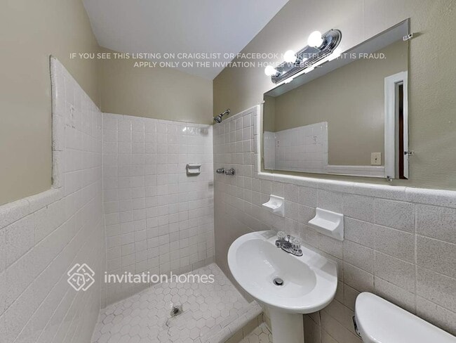 Building Photo - 759 Birchwood Ln SW