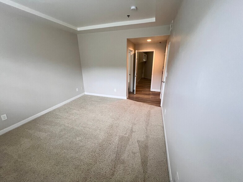 Building Photo - 4623 Willis Ave