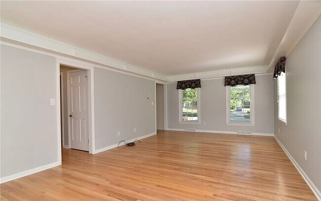 Building Photo - 118 Clairhaven Dr