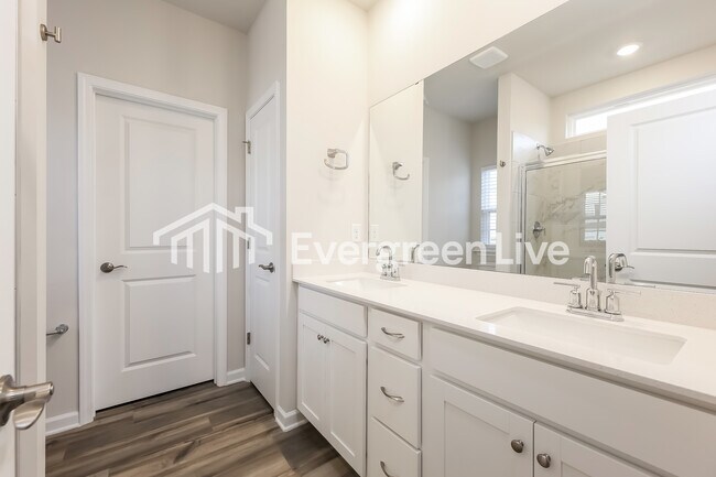 Building Photo - now