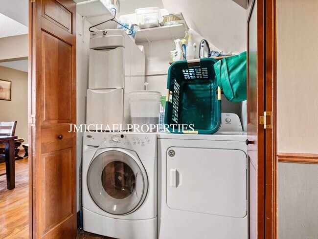 Building Photo - 9034 Dunmore Ln