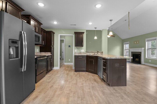 Building Photo - 128 Sycamore Hill Dr