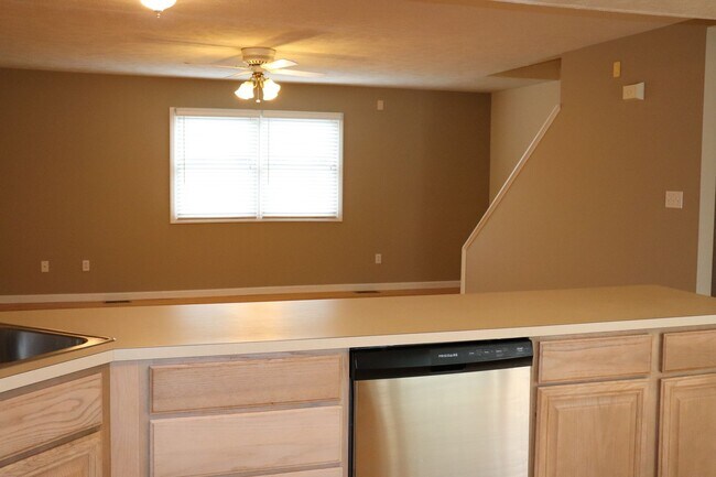 Building Photo - 2 bed/2.5 bath Townhouse in Morgantown - A...
