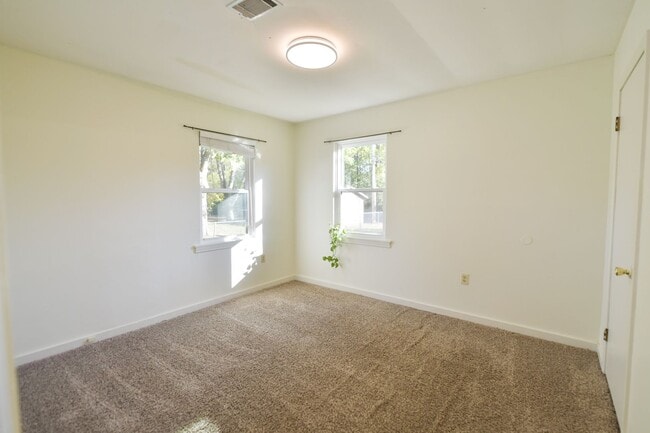 Building Photo - 2125 Hairston St