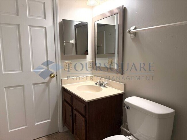 Building Photo - Cozy 4-Bed / 2-Bath Home with Main-Level Bedrooms, Large Backyard & Corner Lot , Near Shelley Lake