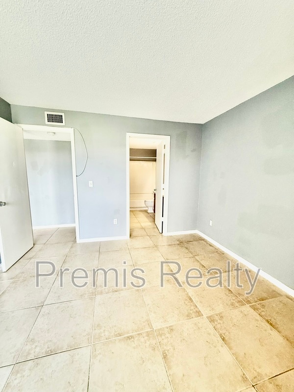 Building Photo - 455 Alt 19