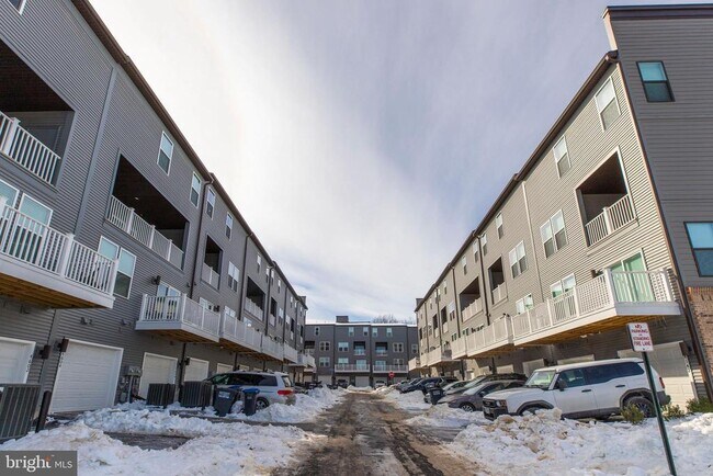 Building Photo - 4614 Olivine Dr