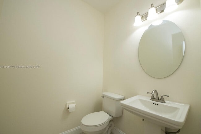 Building Photo - 15711 SW 53rd Ct