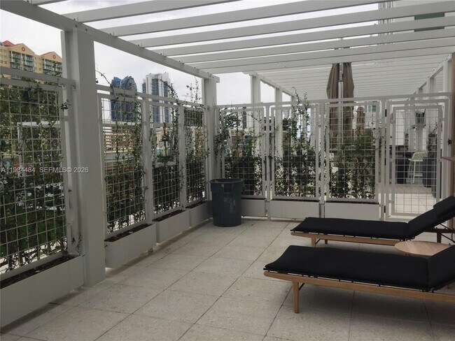 Building Photo - 400 Sunny Isles Blvd