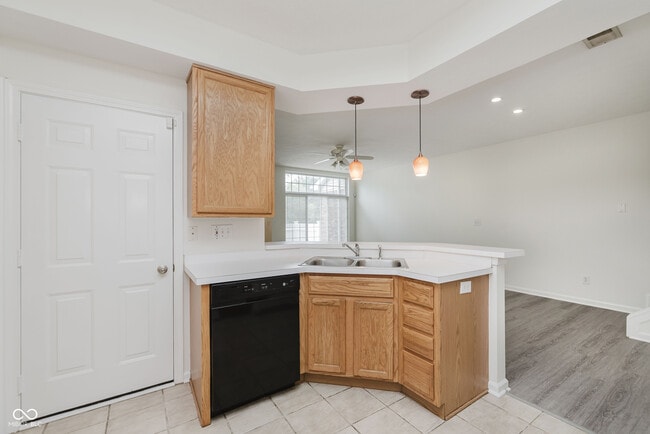 Building Photo - 8422 Enclave Blvd