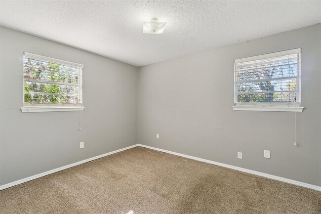 Building Photo - 4009 Vickie Dr