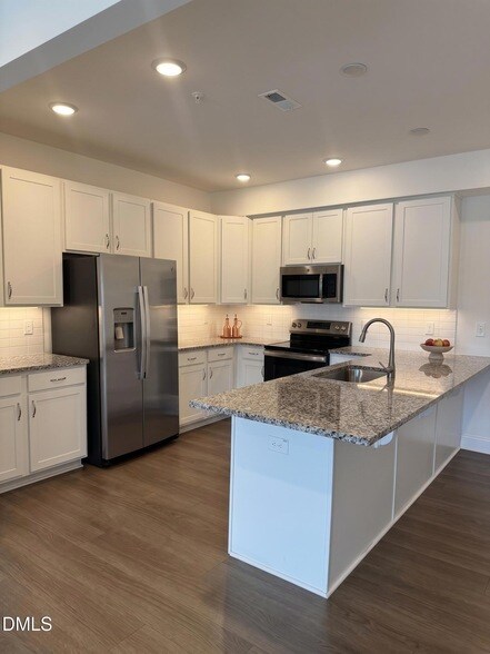 Building Photo - 602 Market Grove Dr