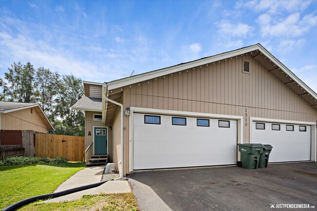 Building Photo - Modern Southside Duplex